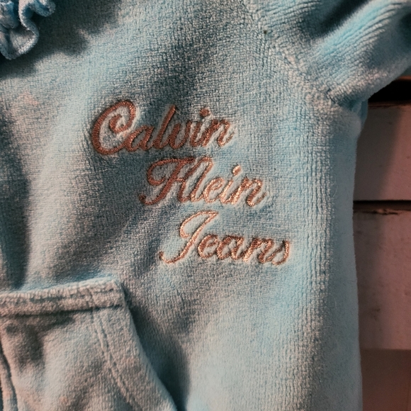 Duo: Calvin Klien Velour Hoodie/Jacket & Carters Longsleeve Onsie Both 24mth - Picture 2 of 6